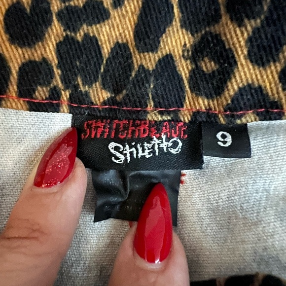Switchblade Stiletto leopard print pants with zipper pockets - Picture 2 of 5